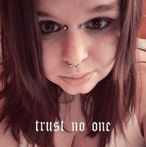 Meet your Posher, Caitlin